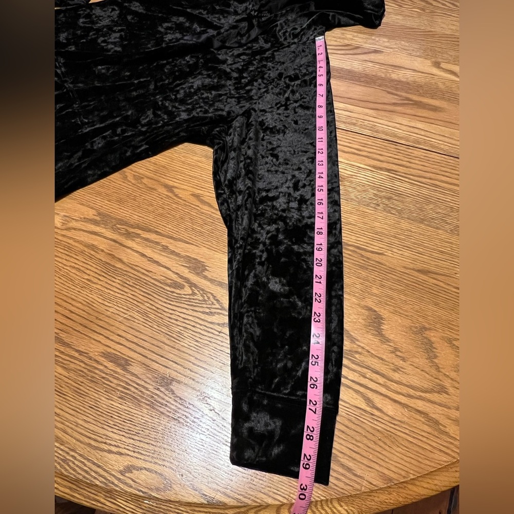 Torrid Black Crushed Velour Pullover Lounge Hoodie Size 2 🖤 - Picture 9 of 11